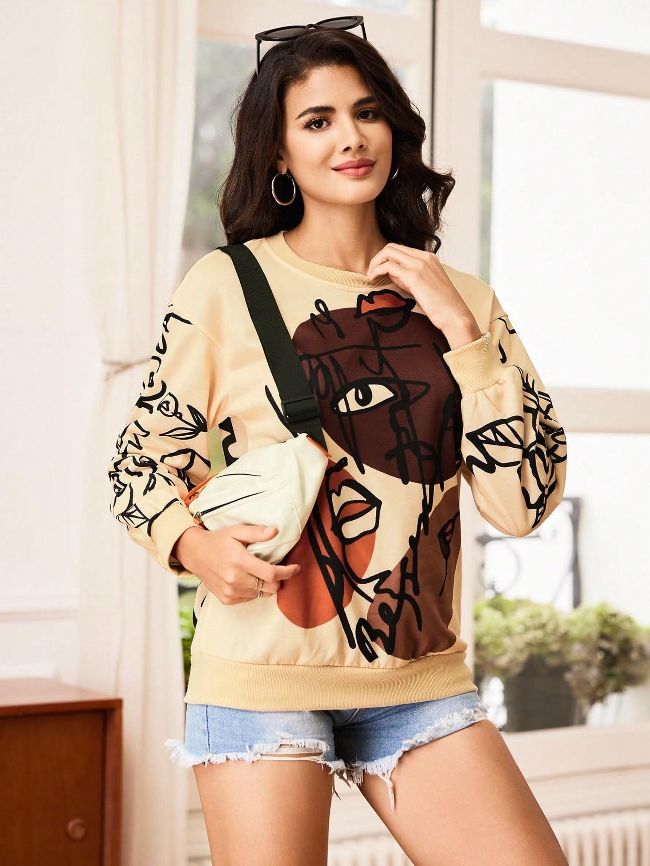 WDIRARA Women's Figure Graphic Print Sweatshirt Round Neck Long Sleeve Contrast Color Graffiti Pullovers Apricot M